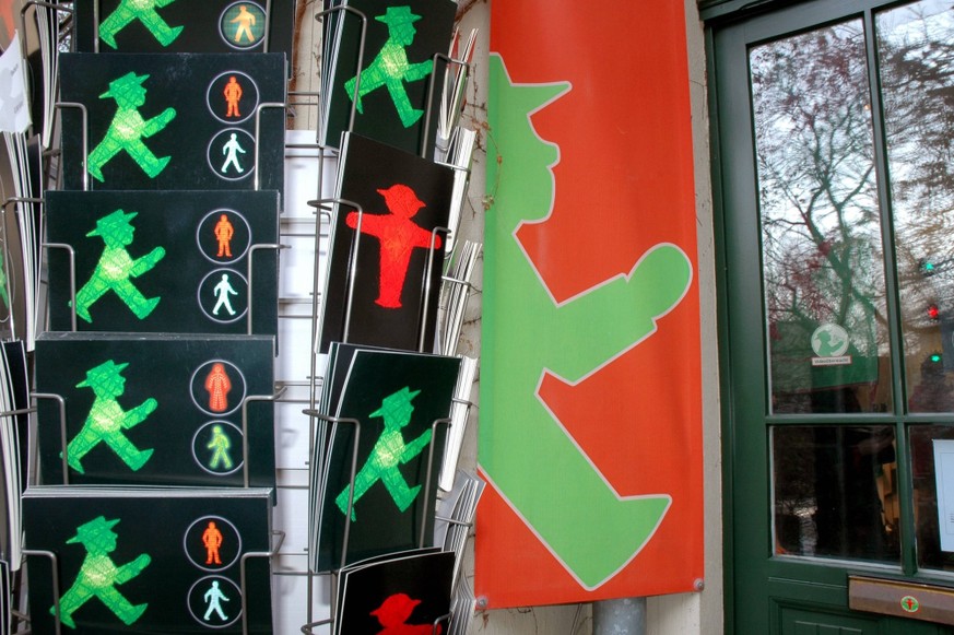 Ampelmännchen als Postkarte im Laden - Ampelmann - in den Hackeschen Höfen in Berlin