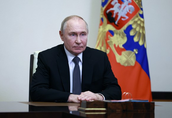 epa11495293 Russian President Vladimir Putin congratulates officers of investigation agencies on their professional holiday at the Kremlin in Moscow, Russia, 25 July 2024. EPA/VYACHESLAV PROKOFIEV / S ...