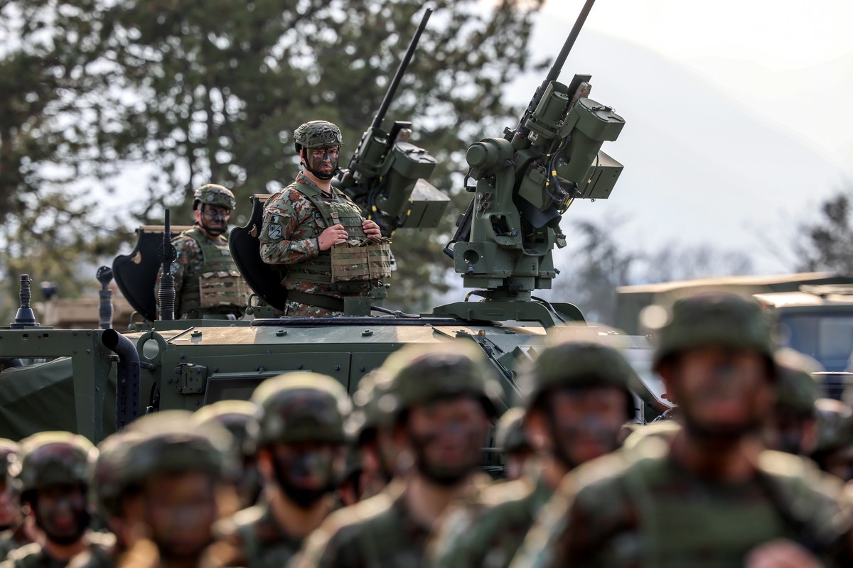 epa12792407 Soldiers of the Light Infantry Battalion Group (LIBG) prepare for the visit of NATO Secretary General Mark Rutte (not on the picture) at the Ilinden Barracks in Skopje, North Macedonia, 03 ...
