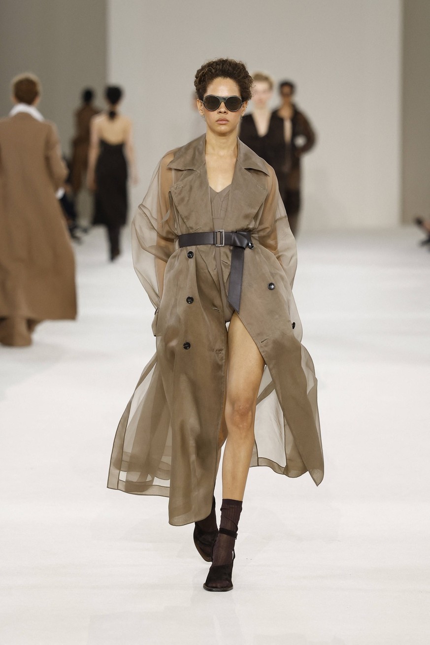 Runway at the Max Mara fashion show during Milan Fashion Week Women s Spring/Summer 2027 on September 24, 2026, in Milan, Italy Bestimage Milan, Italy PUBLICATIONxNOTxINxFRAxUKxUSAxAUSxBEL Copyright:  ...