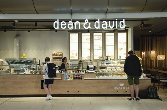 Dean &amp; David Imbiss, Einkaufszentrum Promenaden, Hauptbahnhof, Leipzig, Sachsen, Deutschland *** Dean David Imbiss, Promenaden Shopping Center, Main Station, Leipzig, Saxony, Germany