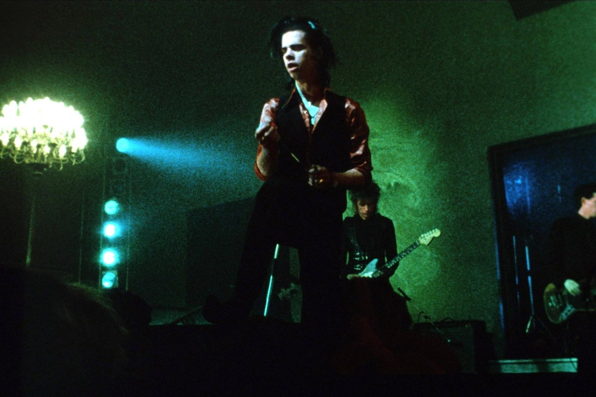 Nick Cave Characters: Himself - Nick Cave and The Bad Seeds Film: Wings Of Desire DE/FR 1987 Director: Wim Wenders 17 May 1987 Der Himmel ber Berlin BRD/FR 1986/87, Regie: Wim Wenders Nick Cave, Blixa ...