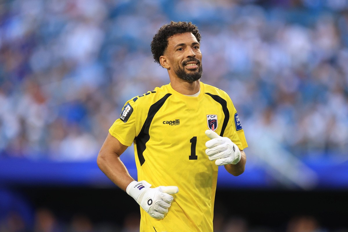 Football - FIFA World Cup, WM, Weltmeisterschaft, Fussball - Round of 32 - Argentina v Cape Verde 3rd July 2026 - FIFA World Cup - Round of 32 - Argentina v Cape Verde - Cape Verde goalkeeper Vozinha  ...
