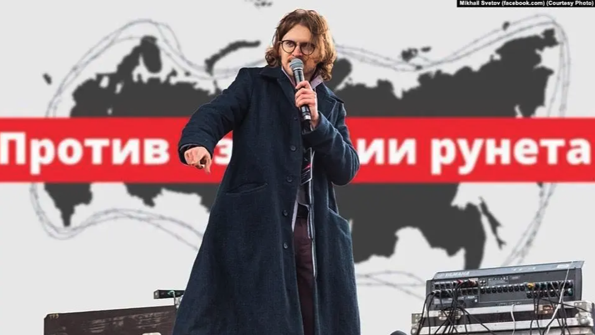 Mikhaïl Svetov lors d'un événement politique.