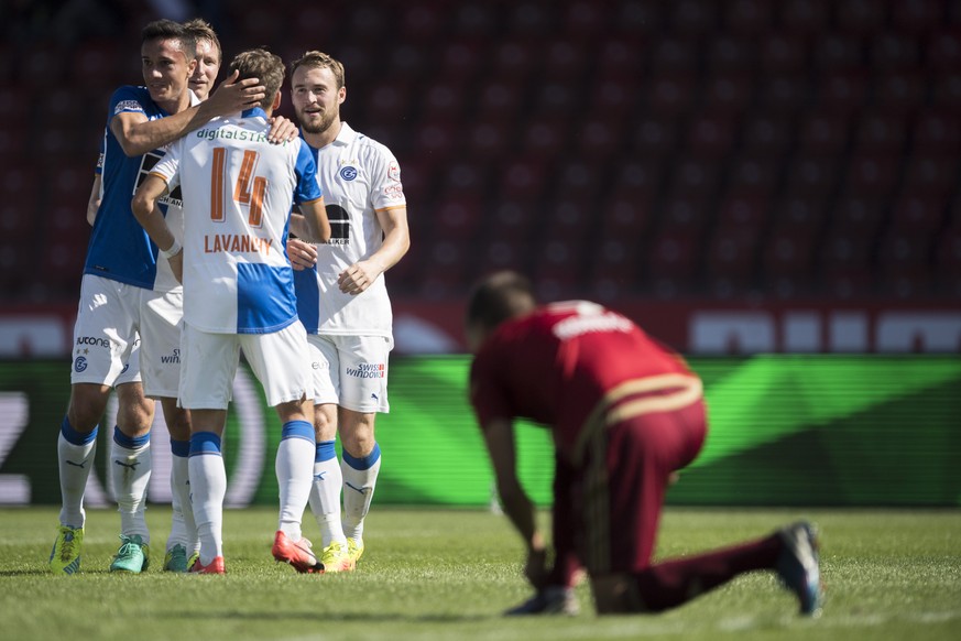 Die Spieler von GC jubeln nach dem 1:0 Tor von GC&#039;s Runar Mar Sigurjonsson, Mitte, am Super League Fussballspiel zwischen dem Grasshopper Club Zuerich und dem FC Vaduz im Letzigrund, aufgenommen  ...