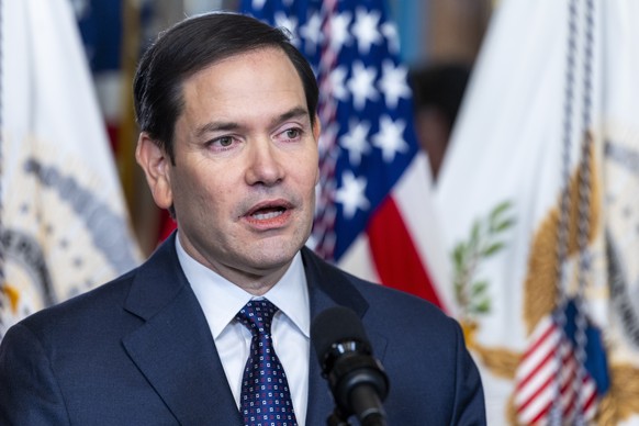 epa11842336 US Secretary of State Marco Rubio delivers remarks after being sworn in by US Vice President JD Vance (unseen) in the Vice President&#039;s ceremonial office in Washington, DC, USA, 21 Jan ...