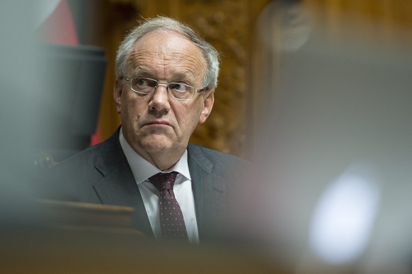 Gemäss der Umfrage soll er seinen Sitz einem zweiten SVP-Politiker freigeben: Johann Schneider-Ammann.