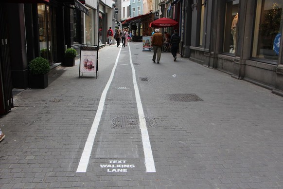 Antwerpen Text Walking Lane
Quelle: http://www.boredpanda.com/text-walking-lanes-mlab-belgium/