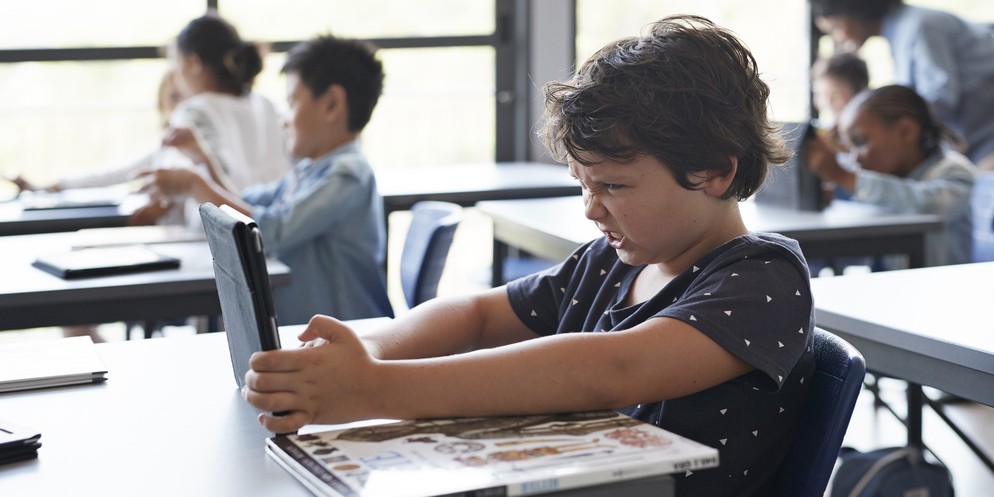 Schülerinnen oder Schüler, die den Unterricht stören, sind für Lehrpersonen oft herausfordernd.
