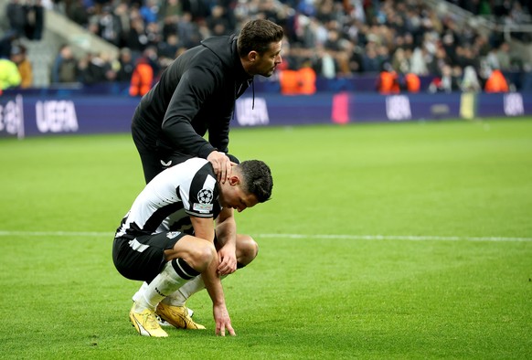 epa11027921 Newcastle assistant manager Jason Tindall consoles player Fabian Schaer after the UEFA Champions League group stage soccer match between Newcastle United and AC Milan, in Newcastle, Britai ...