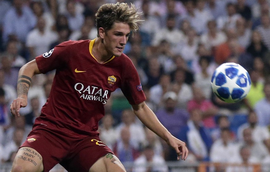 Real midfielder Gareth Bale, right, kicks the ball past Roma midfielder Nicolo&#039; Zaniolo during a Group G Champions League soccer match between Real Madrid and Roma at the Santiago Bernabeu stadiu ...