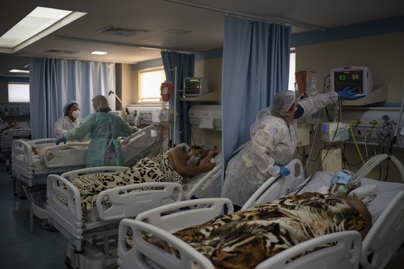 COVID-19 patients are treated in the ICU of the Sao Jose municipal hospital, in Duque de Caxias, Brazil, Wednesday, March 24, 2021. (AP Photo/Felipe Dana)