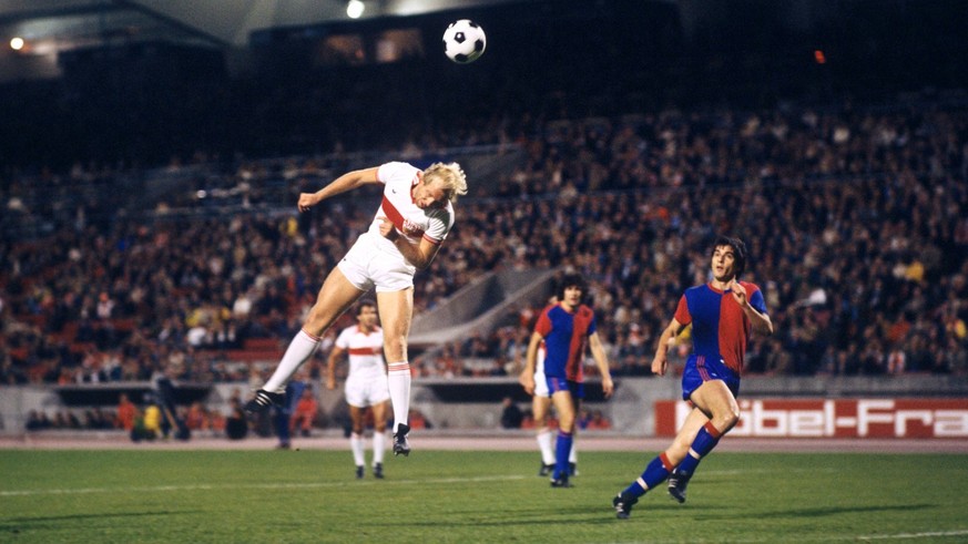 Bildnummer: 10859718 Datum: 27.09.1978 Copyright: imago/Pressefoto Baumann
VfB Stuttgart - FC Basel 4:1 - Dieter Hoeneß (Stuttgart, Mitte); reg170611 Fussball UEFA Cup EC 3 Stuttgart xdp ysf 1978 1979 ...