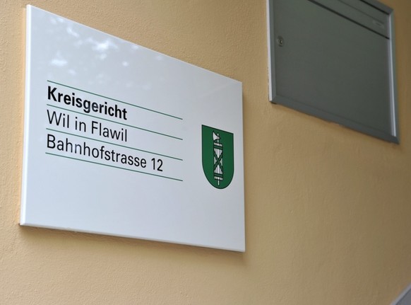 Das Kreisgericht Wil in Flawil SG hat einen 47-jährigen Mann, der im Mai 2018 seine Ehefrau tötete, zu einer Freiheitsstrafe von 12,5 Jahren verurteilt, aufgeschoben zu Gunsten einer stationären Massn ...