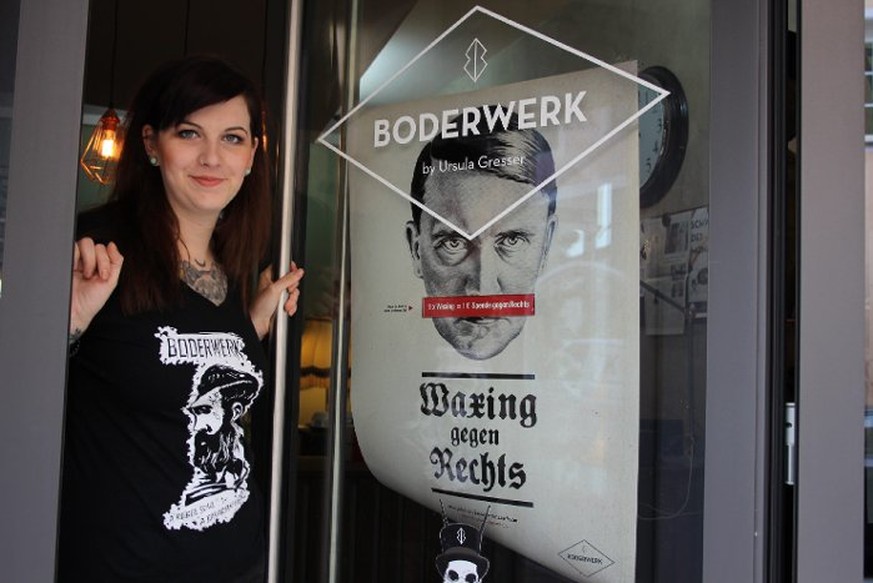 «Waxing gegen Rechts»: Diese Coiffeuse reisst Hitler das Bärtchen von der Oberlippe