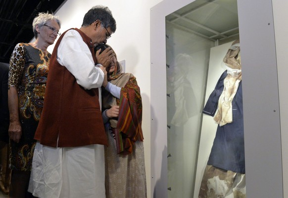 Kailash Satyarthi tröstet die weinende Malala.
