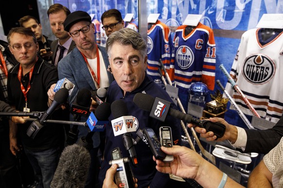 Edmonton Oilers head coach Dave Tippett speaks to media during NHL hockey training camp in Edmonton, Alberta, Thursday Sept. 12, 2019. (Jason Franson/The Canadian Press via AP)