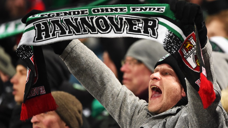 Weiter, immer weiter: Geht es so weiter, singt dieser Hannover-Fan nächste Saison eine Liga tiefer.