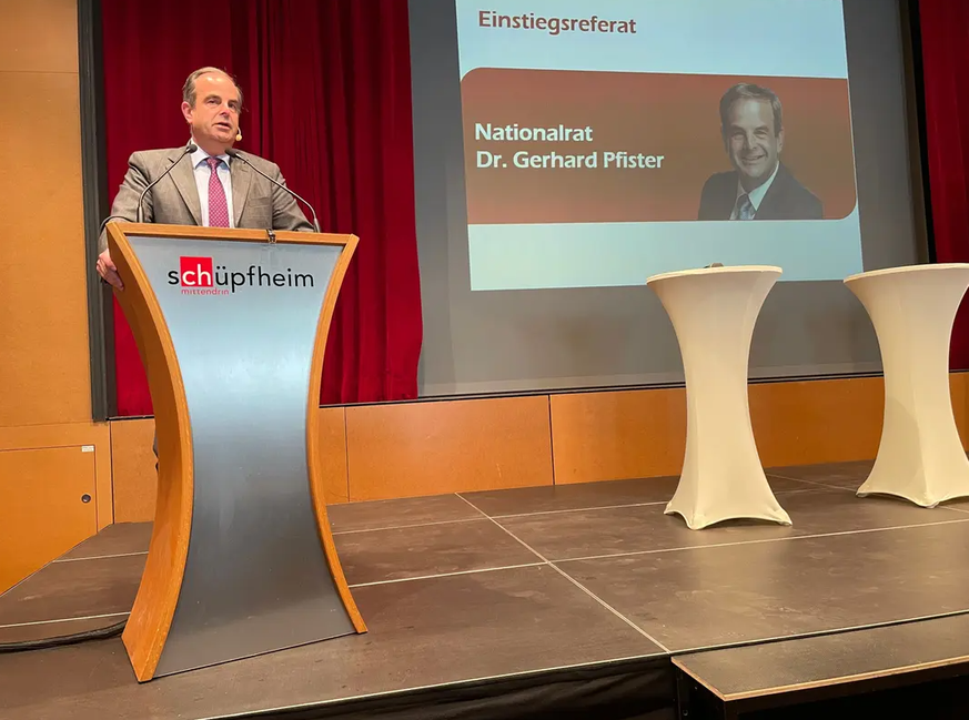 Mitte-Präsident Gerhard Pfister am Politischen Aschermittwoch in Schüpfheim LU im Gemeindesaal Adler.