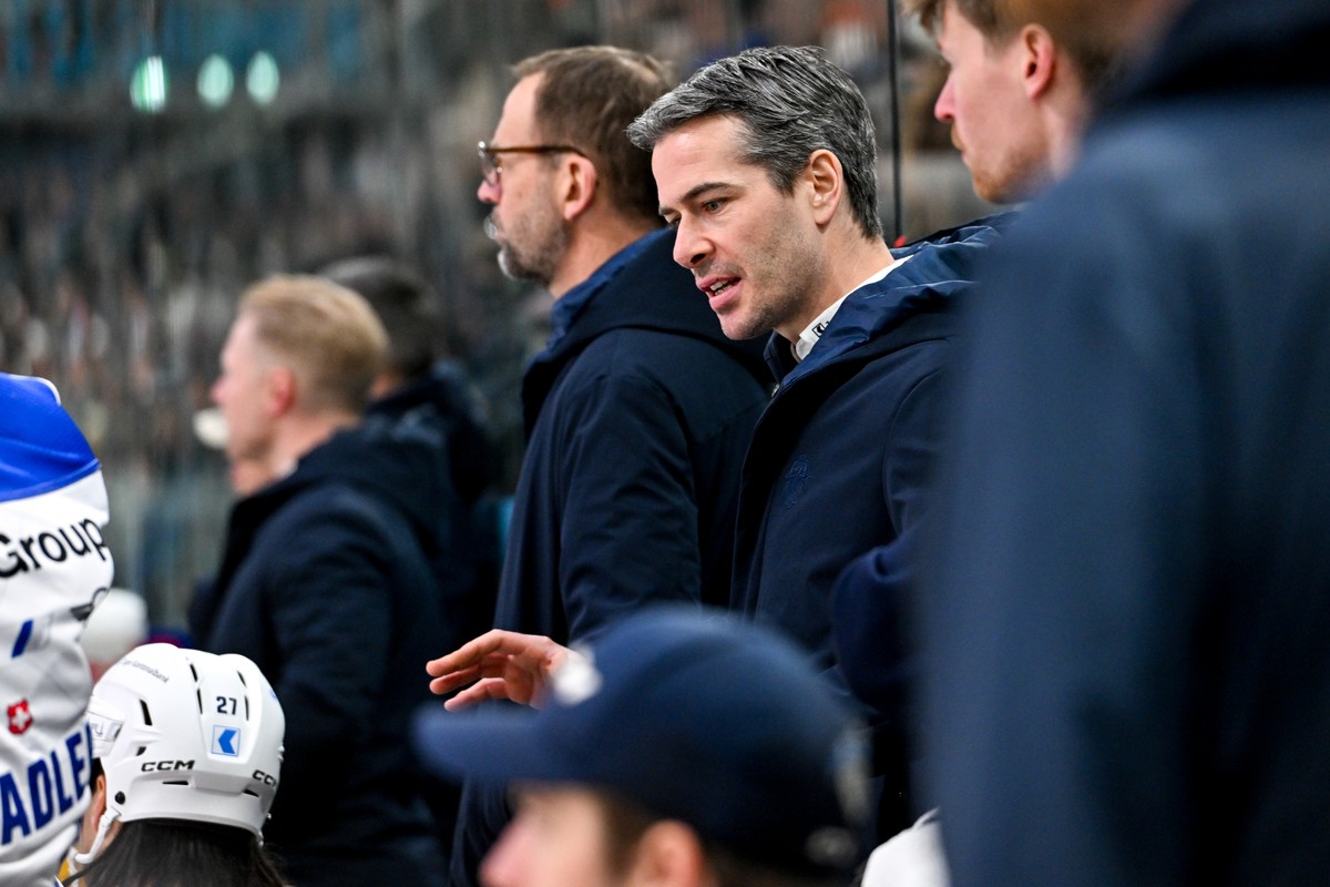 Raphael Diaz (EVZ) is helping on the bench, during the regular season National League game between HC Ambri Piotta and EV Zug at the ice stadium Gottardo Arena, Switzerland, January 6, 2026. (KEYSTONE ...