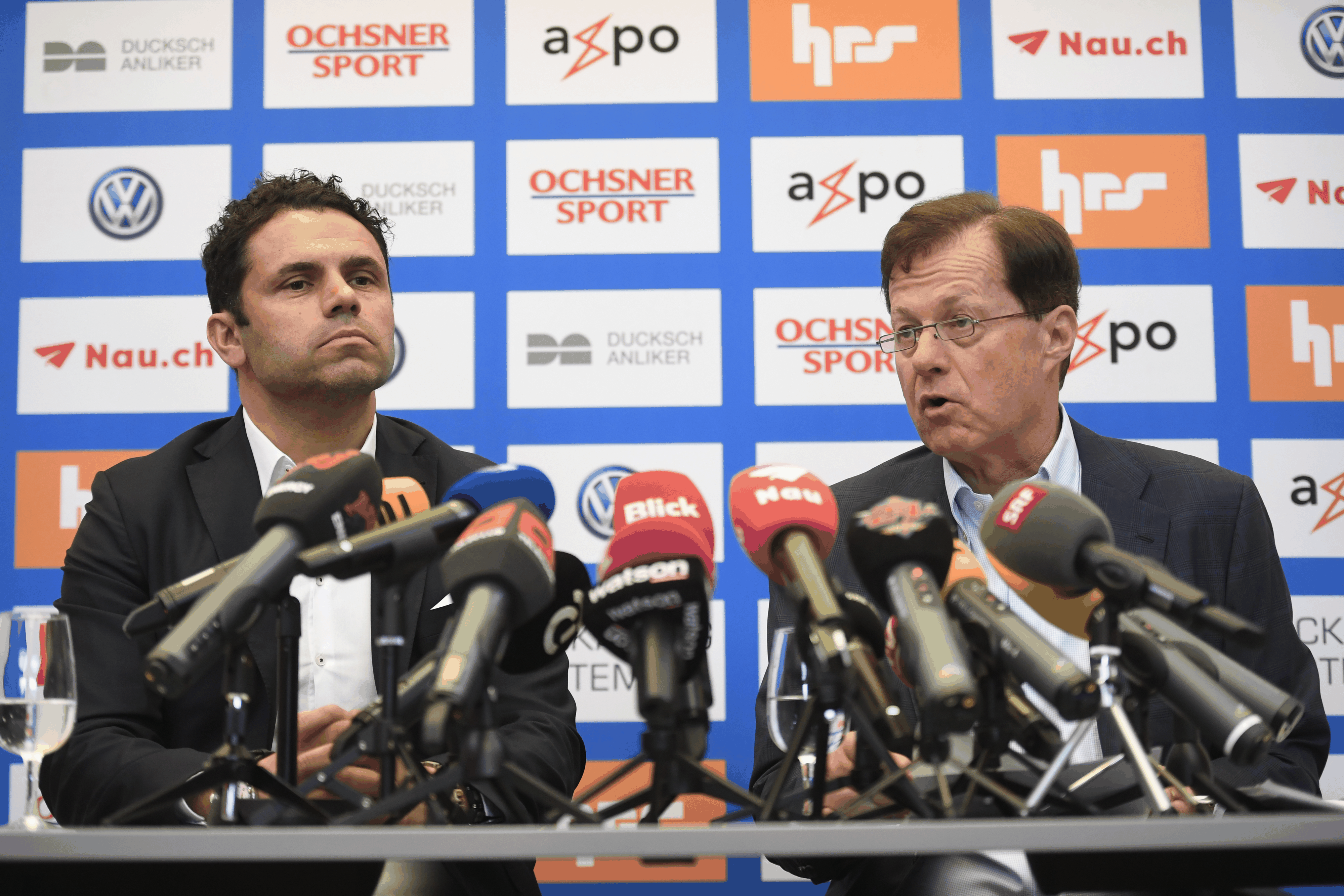 Uli Forte, der neue Trainer des Grasshopper Club Zuerich, und GC-Praesident Stephan Rietiker, rechts, sprechen an einer Medienkonferenz am Dienstag, 9. April 2019 in Zuerich. (KEYSTONE/Ennio Leanza)