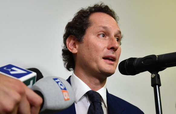 epa07605868 President of Fiat Chrysler Automobiles (FCA), John Elkann, speaks to journalists upon his arrival at the Bocconi University in Milan, 27 May 2019. EPA/Daniel Dal Zennaro