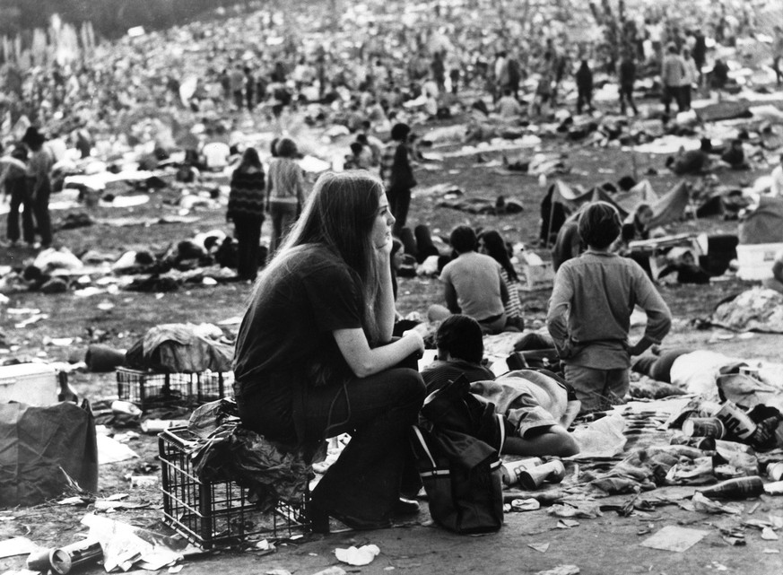 ARCHIV - ZUM 50. JAHRESTAG DES WOODSTOCK FESTIVALS AM DONNERSTAG, 15. AUGUST 2019, STELLEN WIR IHNEN FOLGENDES BILDMATERIAL ZUR VERFUEGUNG - Ansicht des legendaeren Woodstock Open Air Festival, 1969. ...