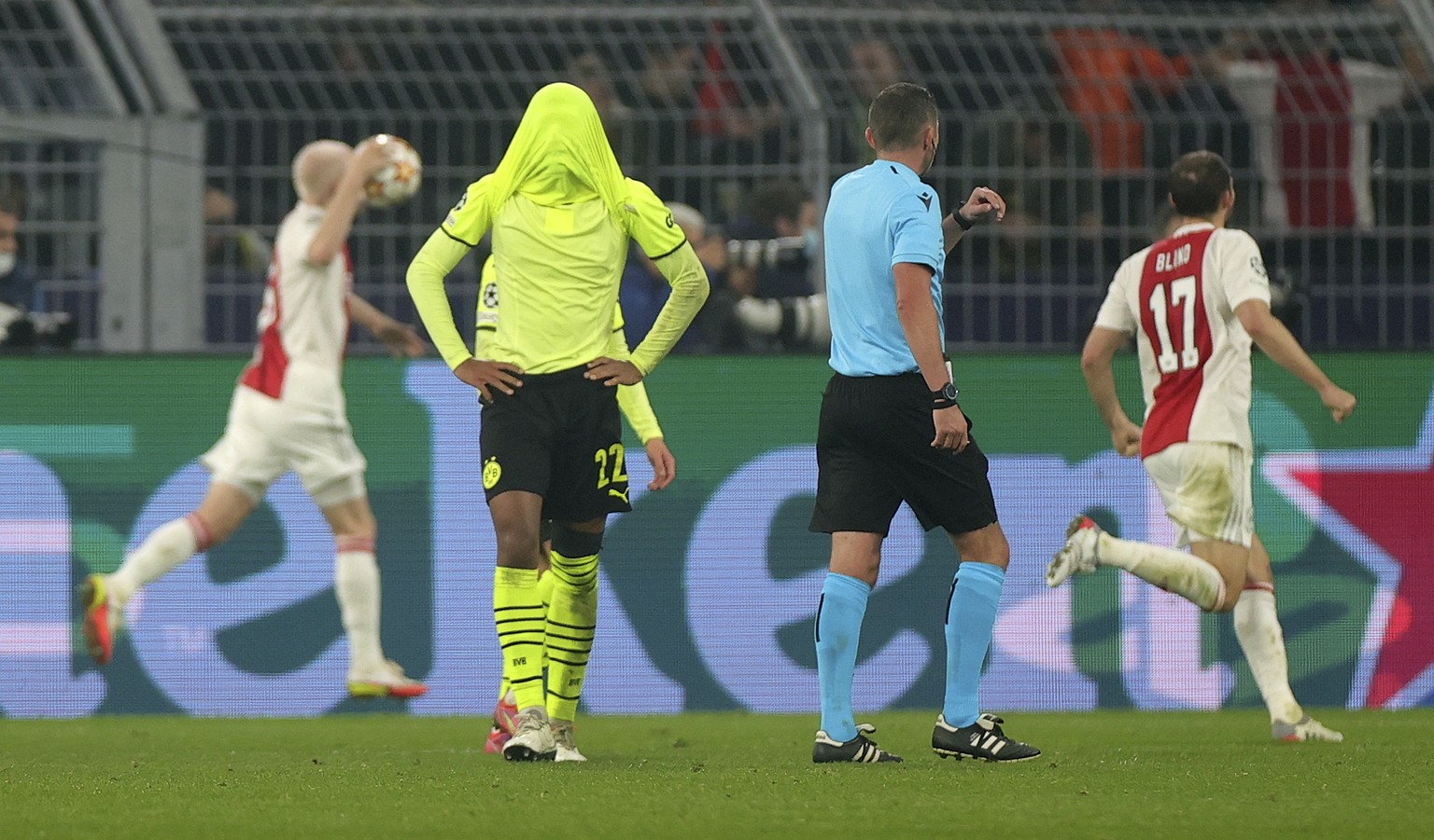 epa09562359 Dortmund&#039;s Jude Bellingham reacts during the UEFA Champions League group C soccer match between Borussia Dortmund and Ajax Amsterdam in Dortmund, Germany, 03 November 2021. EPA/FRIEDE ...