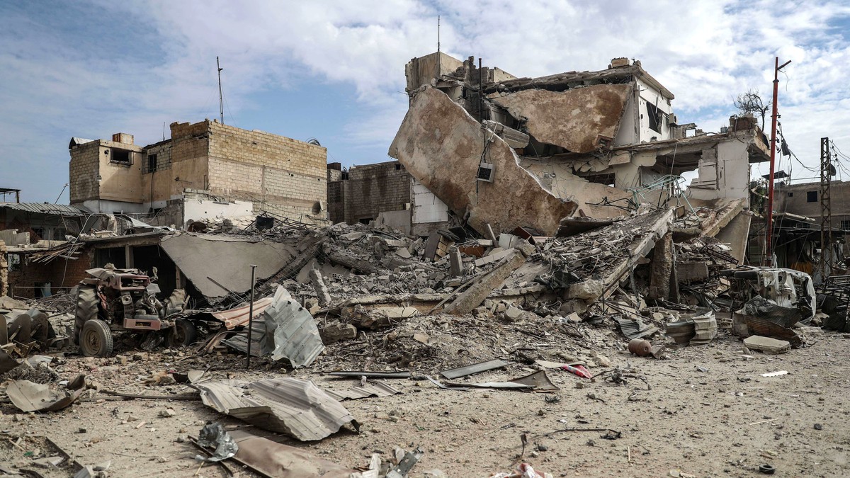 epa06547069 A general view of a destroyed building from an alleged barrel bomb attack, at rebels-held Douma, Syria, 20 February 2018. At least seven people were killed on the same day in Douma, as all ...