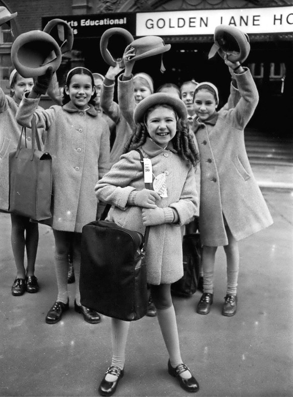 1970-1979 Schauspieler / Schauspielerin 1. Januar 1975 Die neue Shirley Temple kehrt nach ihrer Amerika-Tournee in die Schule zur¸ck. Kinderstar Bonnie Langford, die Anfang des Monats nach ihrer trium ...