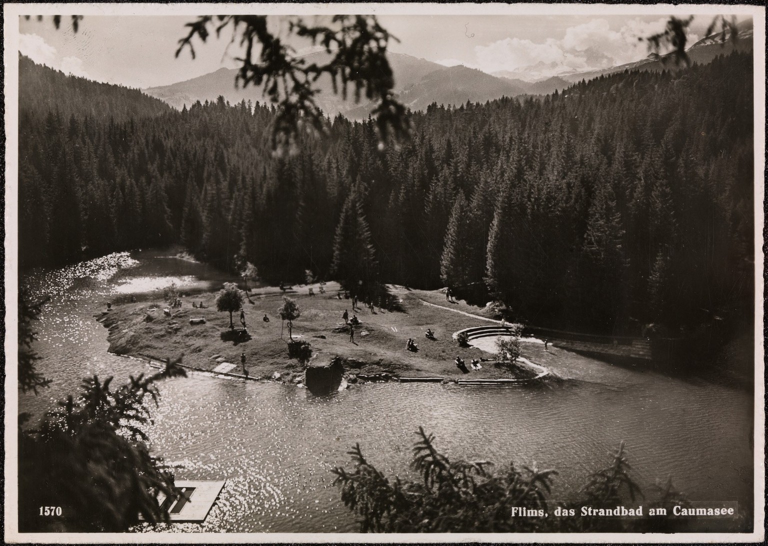 Poststempel 15.7.1945
Flims, das Strandbad am Caumasee