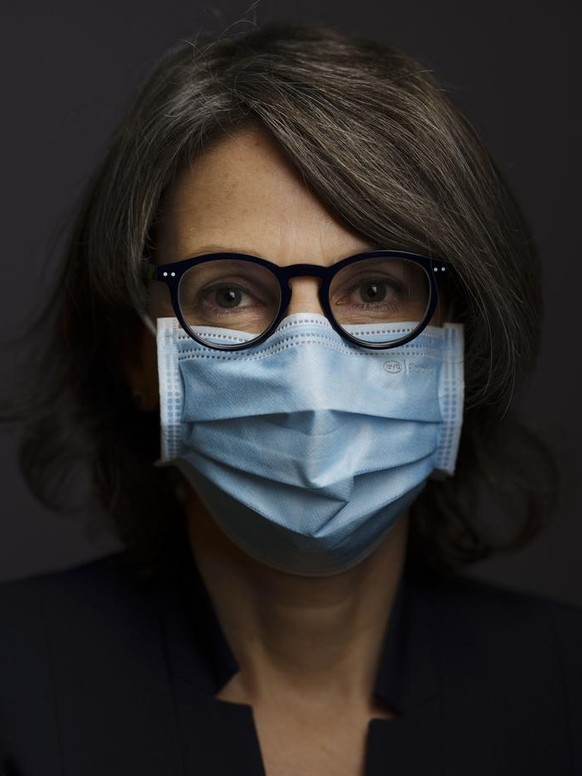 Anne Levy, Direktorin des Bundesamts fuer Gesundheit (BAG), portraitiert mit Hygienemaske am 19. Oktober 2020 beim BAG in Bern-Liebefeld. (KEYSTONE/Christian Beutler)
