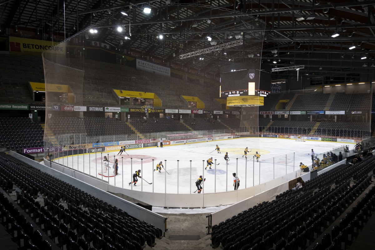 Spielerinnen in Aktion im Eishockey-Qualifikationsspiel der PostFinance Women's National League zwischen dem SC Bern und dem SC Langenthal Damen, am Sonntag, 15. September 2024, in der PostFinanc ...