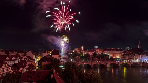 epa07750720 Fireworks illuminate the sky in Basel, Switzerland, 31 July 2019, on the eve of Switzerland&#039;s national day. EPA/GEORGIOS KEFALAS