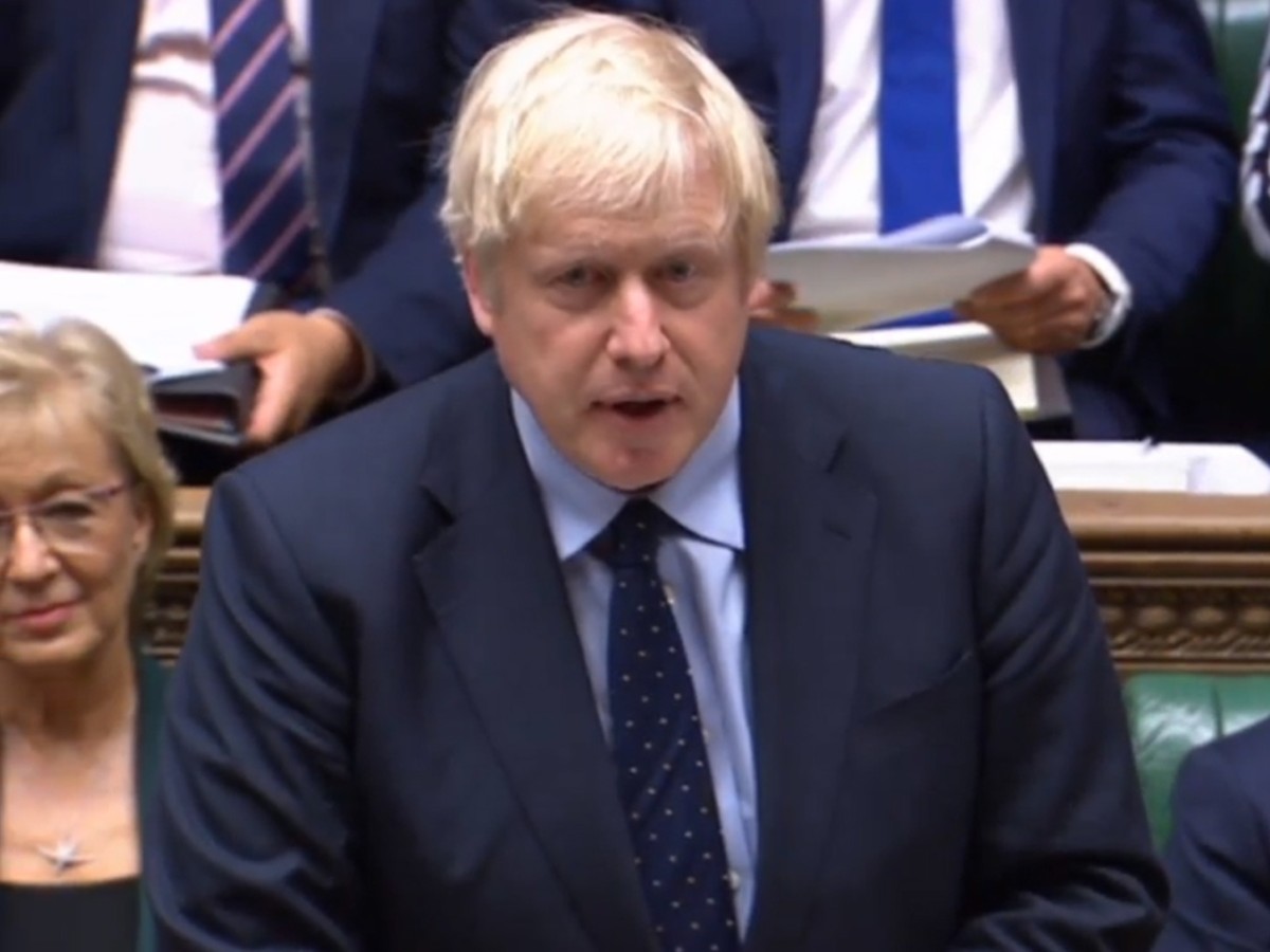 Der britische Premierminister Boris Johnson hat die absolute Mehrheit im Unterhaus verloren. Ein Abgeordneter von Johnsons konservativer Partei wechselte am Dienstag in London zur Fraktion der pro-eur ...