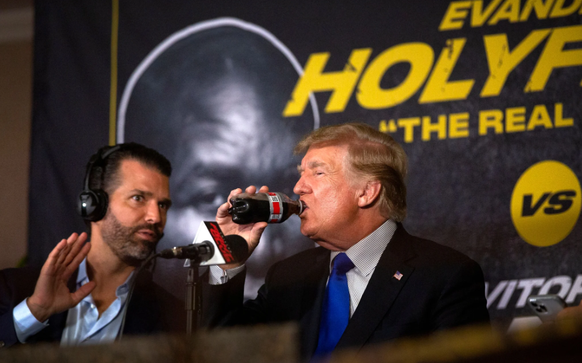 Beim Boxen sehen sich US-Präsident Donald J. Trump und sein Sohn Donald Trump Jr. gerne als Experten - und stellen sich aktuell gegen das IOC.