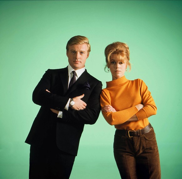 Robert Redford &amp; Jane Fonda Characters: Paul Bratter &amp; Corie Bratter Film: Barefoot In The Park USA 1967 Director: Gene Saks 25 May 1967 PUBLICATIONxINxGERxSUIxAUTxONLY Copyright: MaryxEvansxA ...