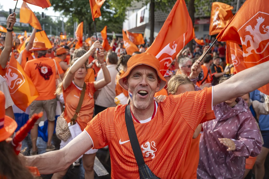 The Dutch fans arrive at the stadium with their fan march prior to the UEFA Women&#039;s EURO 2025 Group D soccer match between the Netherlands and France at the St. Jakob-Park stadium in Basel, Switz ...