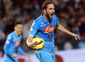 Gonzalo Higuain schiesst sein Team in der 118. Minute ins Penaltyschiessen.&nbsp;
