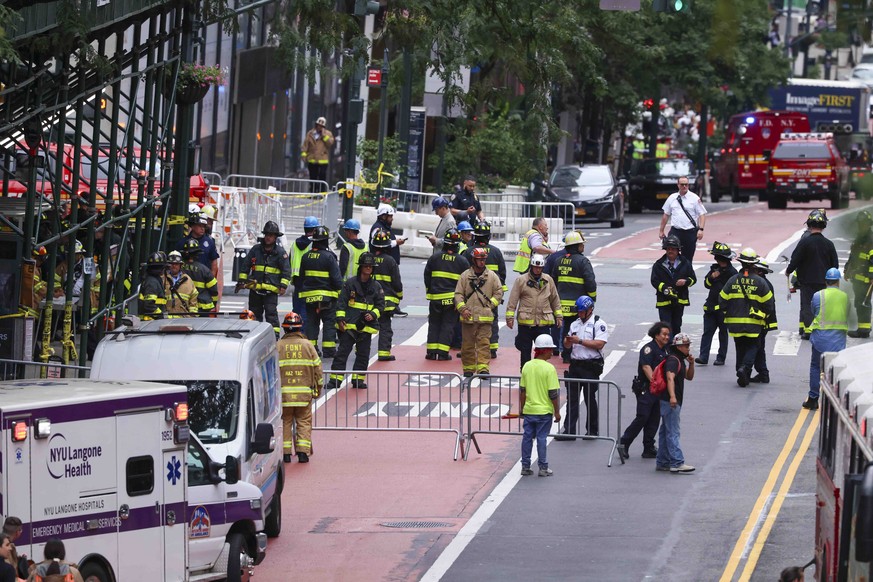 epa13095645 Emergency services respond to a 38-story building under construction in Midtown Manhattan after workers discovered structural support beams beginning to buckle in New York, New York, USA,  ...