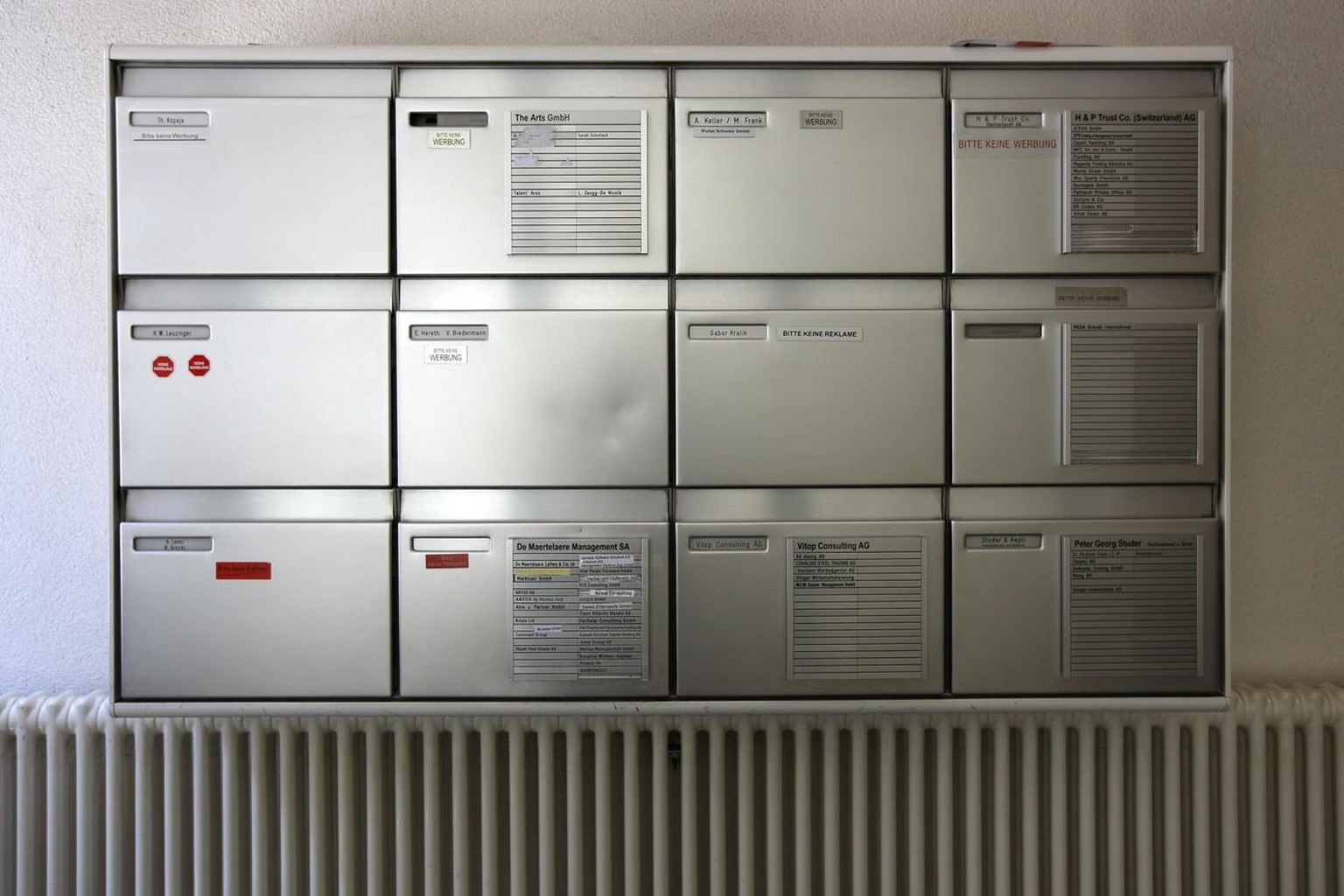 Der Briefkasten im Haus an der Poststrasse 6 in Zug, welches das Domizil diverser Firmen ist, unter anderem die Vitop Consulting AG, aufgenommen am Donnerstag, 13. Juni 2013...(KEYSTONE/Alexandra Wey)