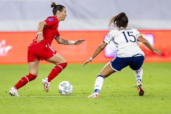 Switzerland&#039;s forward Ramona Bachmann, left, fights for the ball with Italy&#039;s forward Annamaria Serturini during the UEFA Nations League women&#039;s soccer match between Switzerland and Ita ...