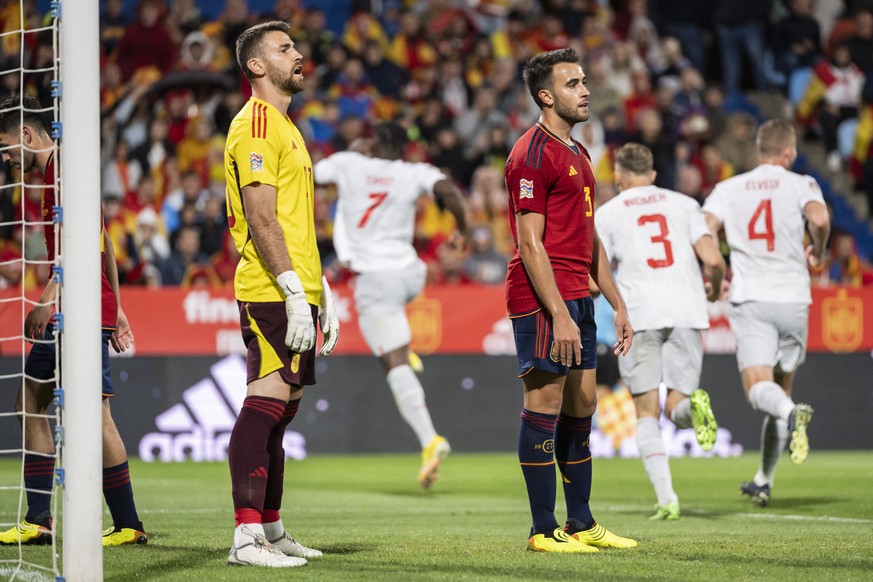 epa10204423 Spain's goalkeeper Unai Simon (L) and Eric Garcia (R) react as Swiss players celebrate their 2-1 lead during the UEFA Nations League soccer match between Spain and Switzerland in Zaragoza, ...