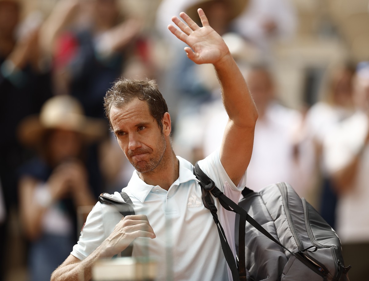 epa12143422 Richard Gasquet of France leaves the Court after a farewell ceremony after losing his last match of his career in the Men's 2nd round match against Jannik Sinner of Italy at the Frenc ...