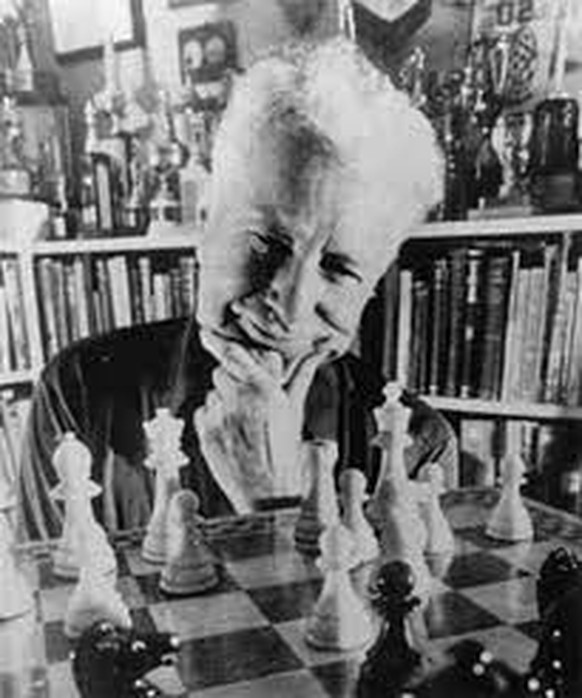 Arpad Elo hat ein objektiveres Punktesystem für Schach erfunden, das auch im Tennis Anwendung findet.