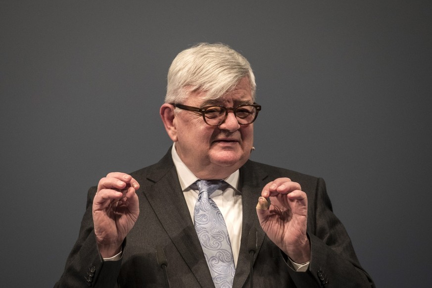 epa05750019 German former foreign minister Joschka Fischer holds the laudatory speech for awardee Helga Schmid during the Manfred Woerner Medal award ceremony in Berlin, Germany, 25 January 2017. The  ...