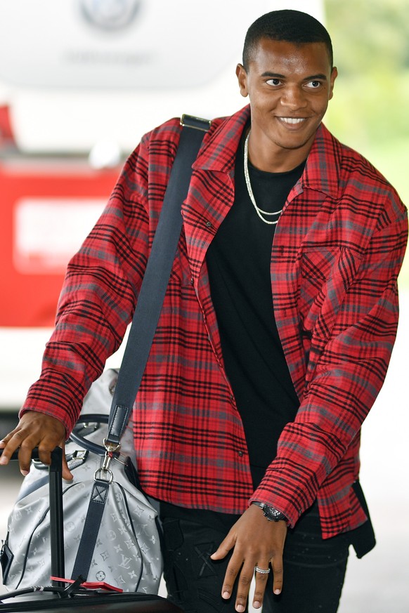 Manuel Akanji bei seiner Ankunft vor dem Hotel Atlantis by Giardino in Zuerich am Montag, 2. September 2019. (KEYSTONE/Walter Bieri)