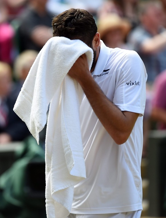 epa05410846 Marin Cilic of Croatia plays Roger Federer of Switzerland in their quarter final match during the Wimbledon Championships at the All England Lawn Tennis Club, in London, Britain, 06 July 2 ...