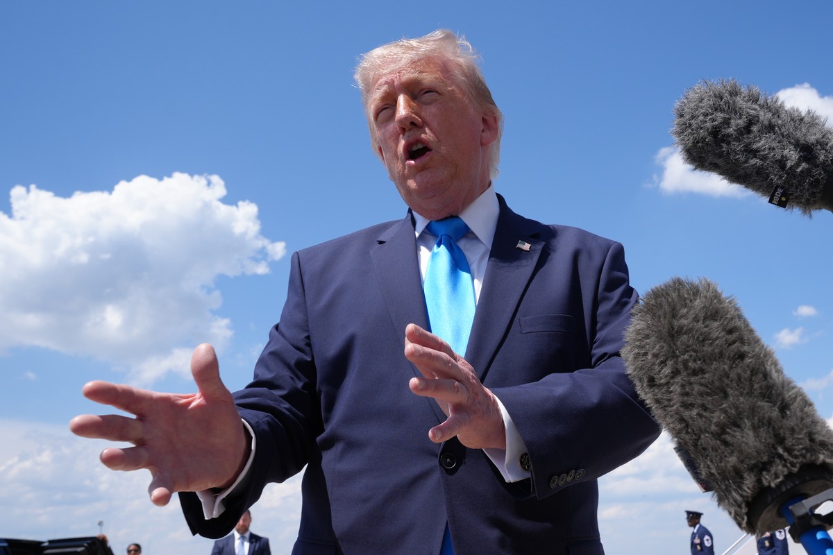 President Donald Trump speaks to the press after returning and stepping off Air Force One, Wednesday, May 20, 2026, at Joint Base Andrews, Md., after speaking at the U.S. Coast Guard Academy commencem ...