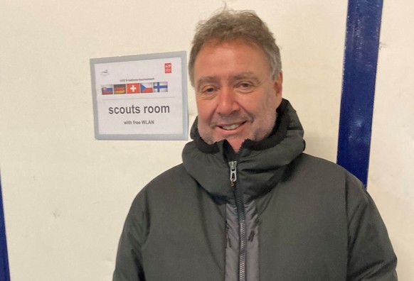NHL-Scout Thomas Roost in Zuchwil – das Stadionbeizli ist für die Dauer des Turniers in Scouts Room umbenannt worden